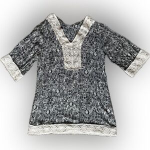 West Kei Black and Cream Crocheted Neckline Tunic Sz Large